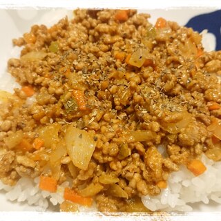 カレー風味の豚そぼろご飯